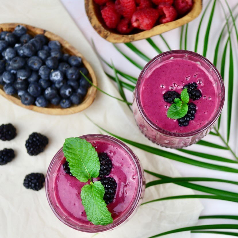 Two Nutes superfood smoothies in a glass with blueberries, raspberries and mint