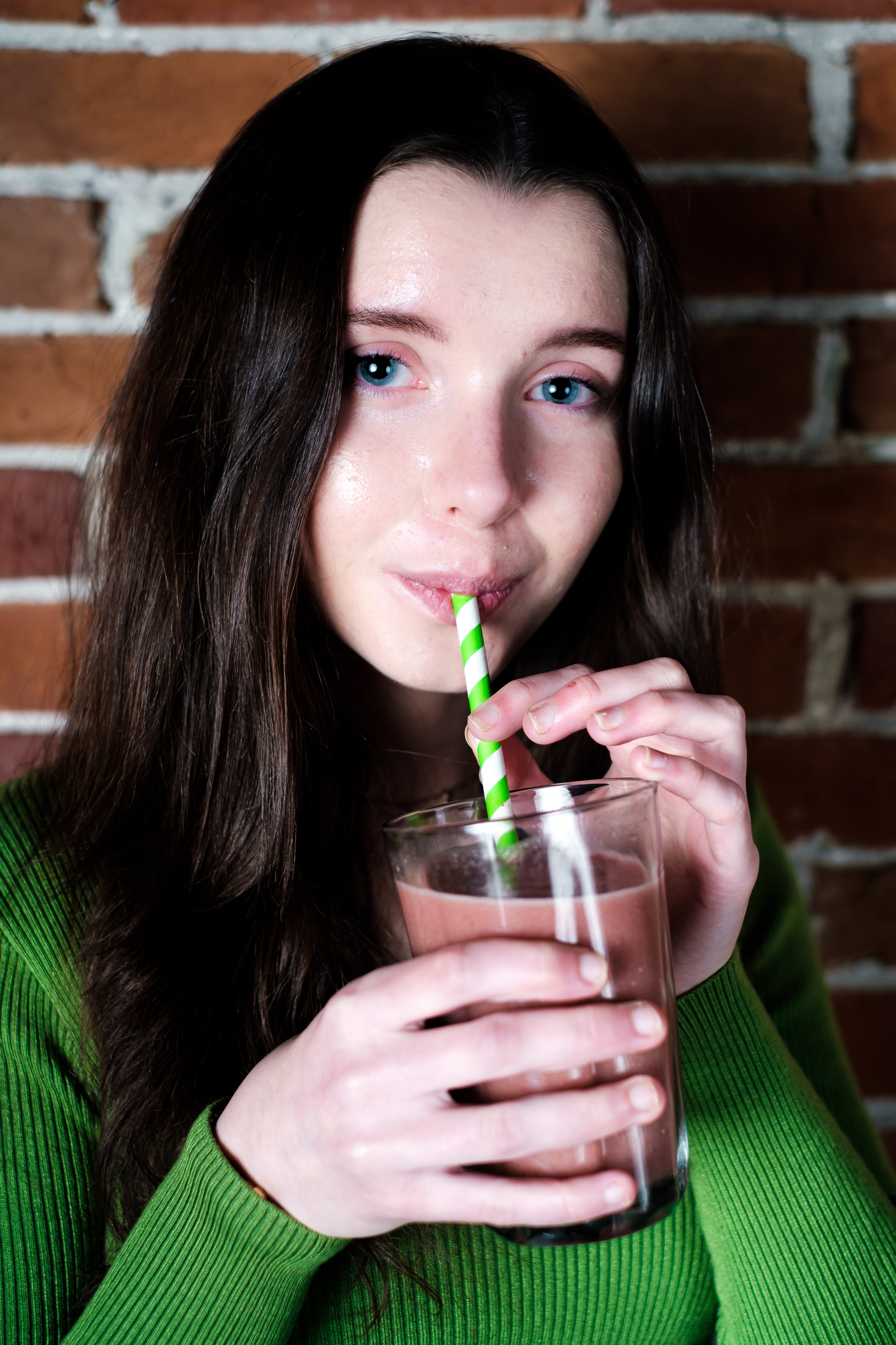 Young woman drinking health smoothie